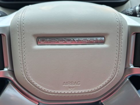 Used 2025 Land Rover Discovery Metropolitan Edition AWD/4WD image 35