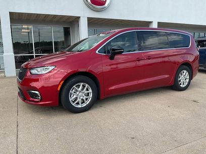 New 2026 Chrysler Pacifica Select