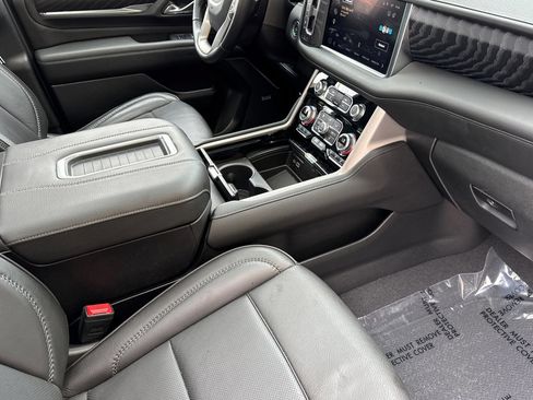 Used 2024 GMC Yukon XL Denali w/ Advanced Technology Package AWD/4WD image 19