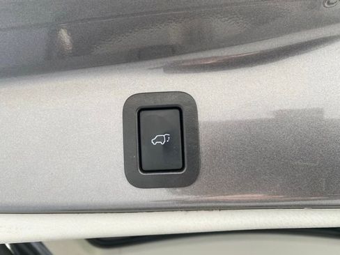 Used 2018 Toyota Highlander XLE image 10