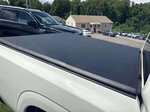 Used 2022 Nissan Frontier S w/ Technology Package AWD/4WD image 19