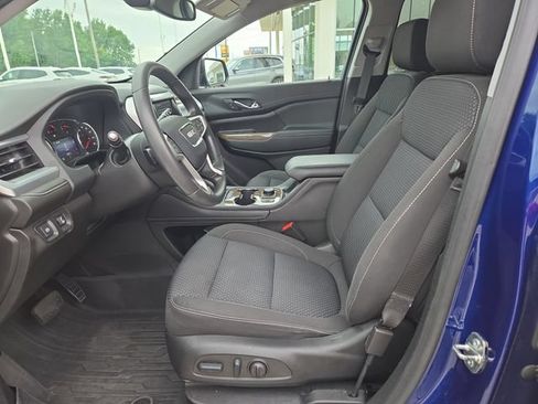 Used 2023 GMC Acadia SLE w/ Driver Convenience Package FWD image 8