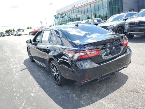 Used 2023 Toyota Camry SE FWD image 3