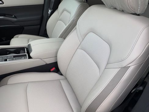 New 2026 Nissan Pathfinder SL image 17