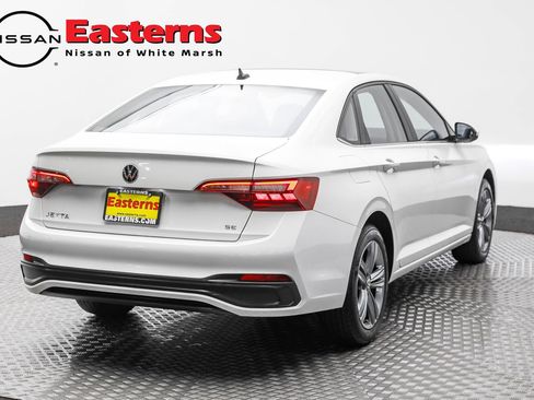 Used 2023 Volkswagen Jetta SE w/ Panoramic Sunroof Package image 5