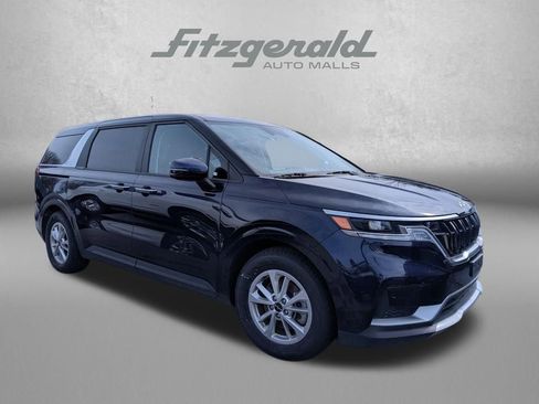 Used 2024 Kia Carnival LX image 1