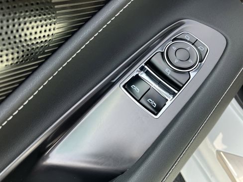 Used 2025 Chevrolet Corvette Stingray Preferred Cpe RWD image 19