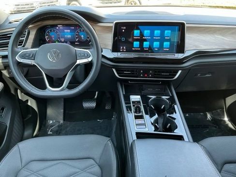 Used 2024 Volkswagen Atlas SE FWD image 12