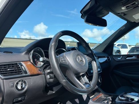 Used 2018 Mercedes-Benz GLS 450 4MATIC image 11