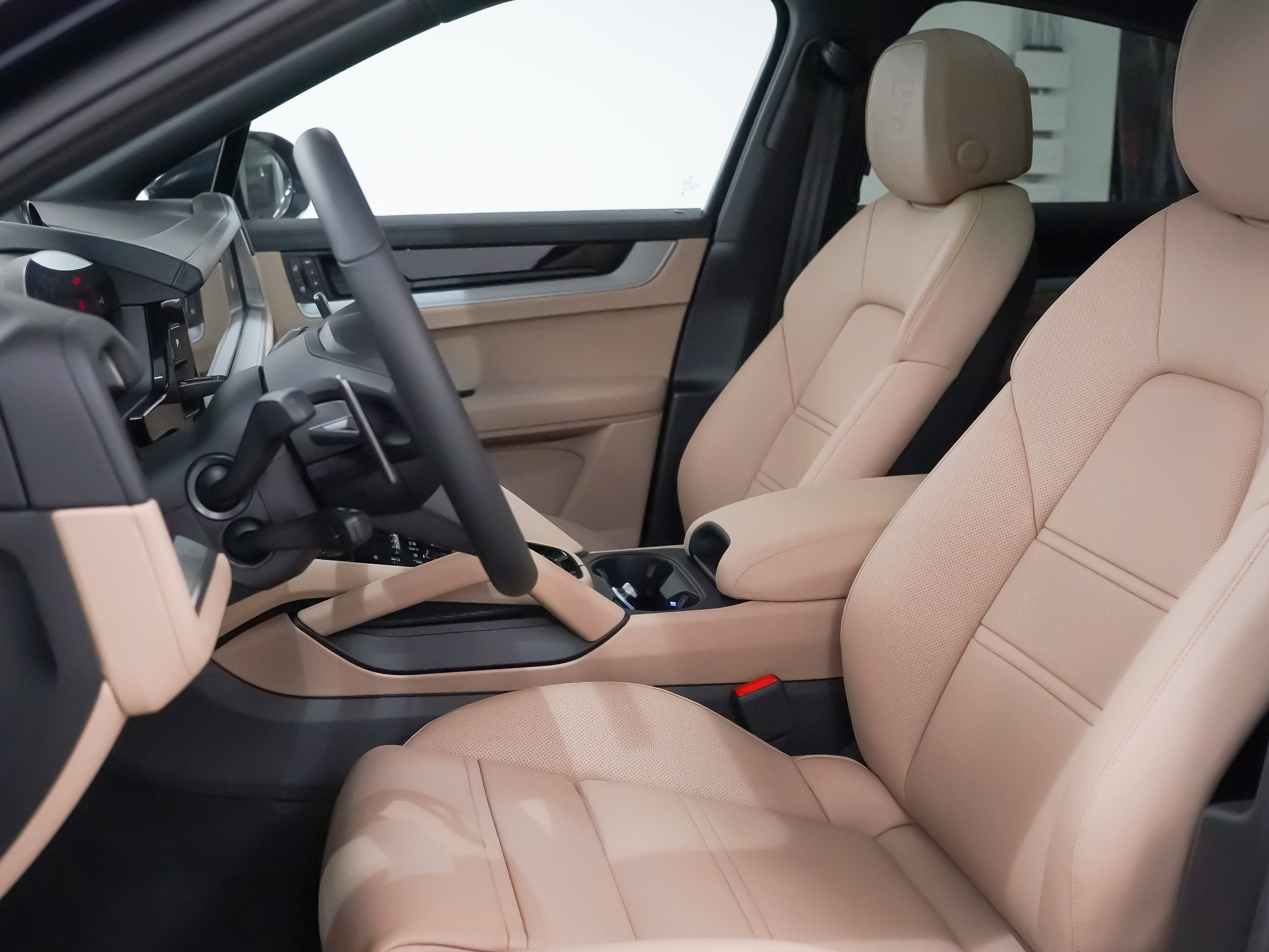 Certified 2026 Porsche Cayenne E-Hybrid Coupe AWD/4WD image 4