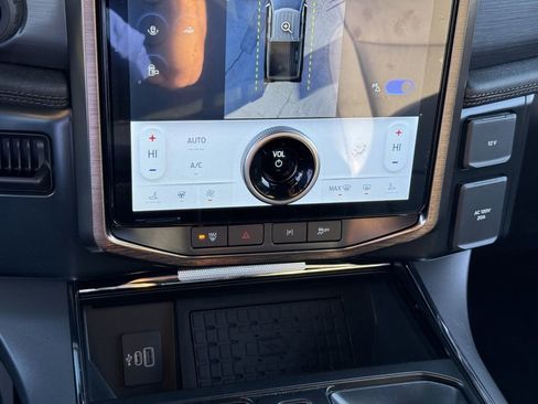 Used 2025 Ford F150 Lightning Lariat image 17