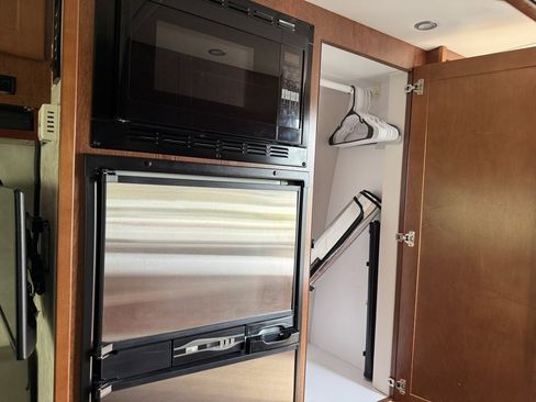 Used 2014 Mercedes-Benz Sprinter 3500 image 27