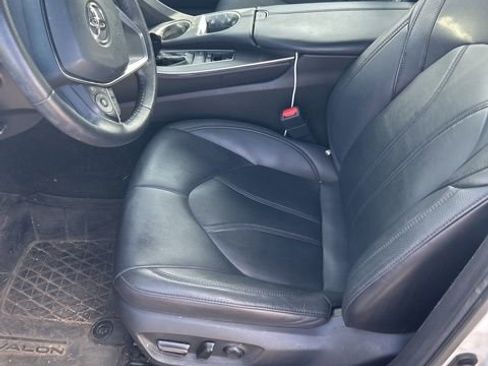 Used 2021 Toyota Avalon XLE FWD image 4