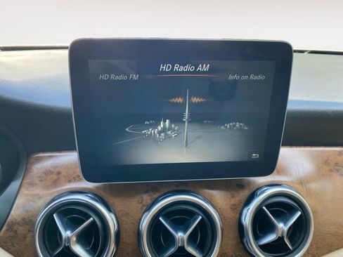 Used 2018 Mercedes-Benz GLA 250 image 24