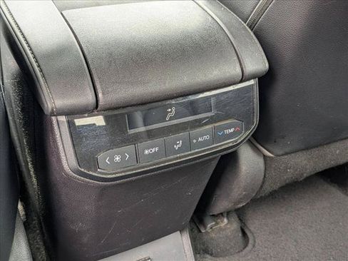 Used 2020 Toyota Highlander XLE FWD image 18