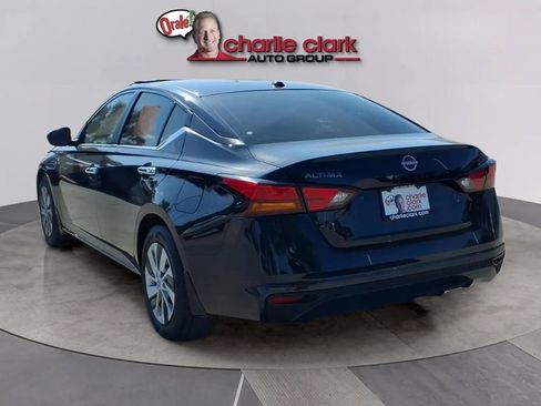Used 2025 Nissan Altima 2.5 S image 3