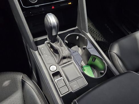 Used 2023 Volkswagen Atlas SE w/ Panoramic Sunroof Package image 17