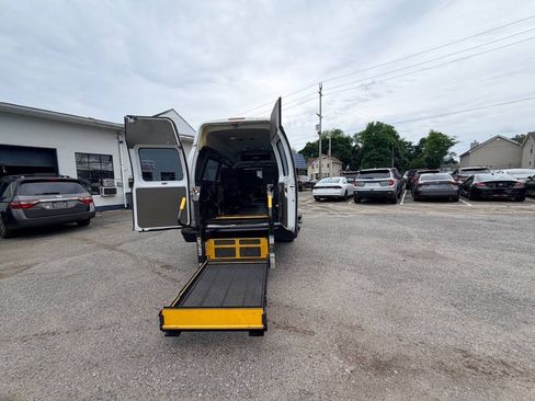 Used 2014 Ford E-350 and Econoline 350 Extended Super Duty w/ Power Group RWD image 15