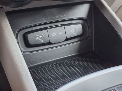 Used 2025 Hyundai Venue SEL FWD image 11