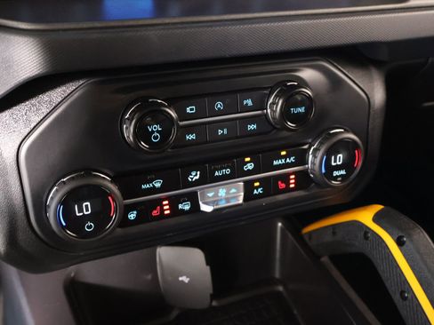 Used 2024 Ford Bronco Badlands AWD/4WD image 8