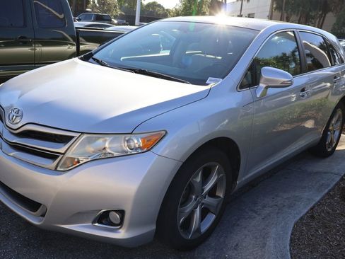Used 2014 Toyota Venza XLE w/ XLE Premium Package image 2