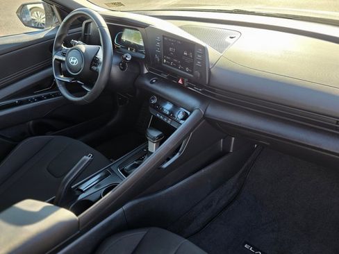 Certified 2025 Hyundai Elantra Sport image 9