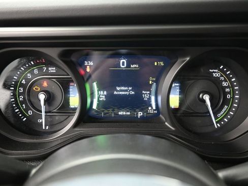 Used 2025 Jeep Wrangler Unlimited Sahara AWD/4WD image 34
