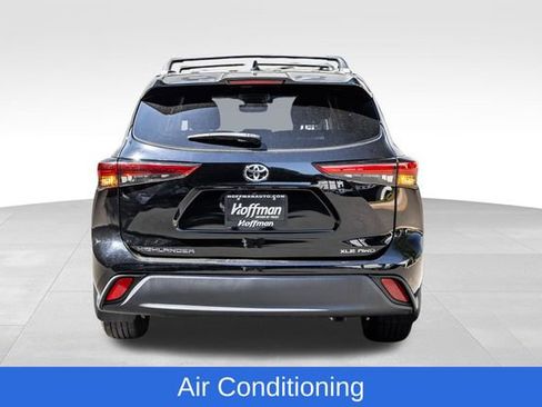 Used 2023 Toyota Highlander XLE AWD/4WD image 9