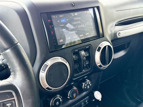 Used 2017 Jeep Wrangler Unlimited Rubicon w/ Dual Top Group AWD/4WD image 24