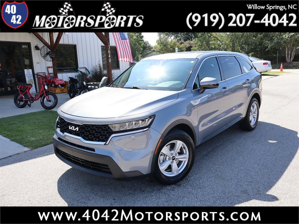 Used 2022 Kia Sorento LX FWD image 1