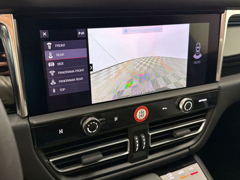 Certified 2025 Porsche Macan AWD/4WD image 20