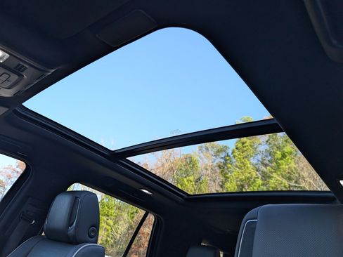 Used 2023 Cadillac Escalade Premium Luxury image 15