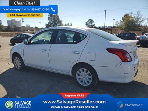 Used 2018 Nissan Versa SV image 3