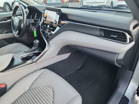 Used 2024 Toyota Camry SE image 14