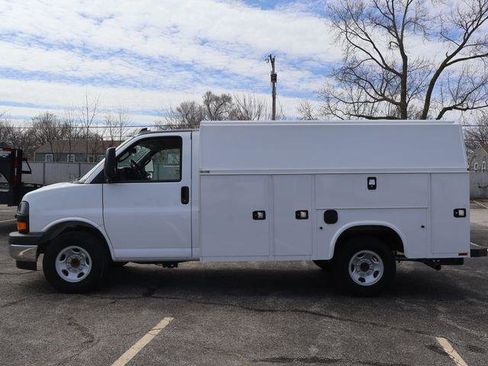 New 2025 GMC Savana 3500 w/ Power Convenience Package RWD image 4