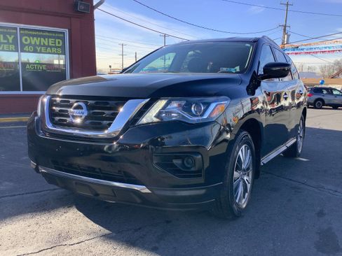 Used 2020 Nissan Pathfinder S image 3