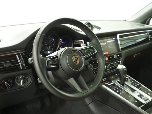 Certified 2025 Porsche Macan image 4