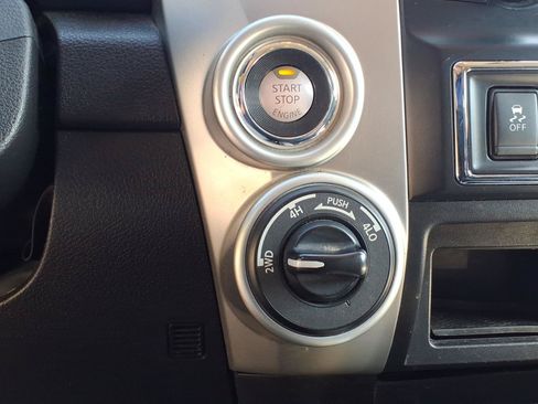 Used 2018 Nissan Titan SV w/ SV Convenience Package AWD/4WD image 13
