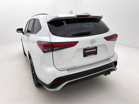 Used 2023 Toyota Highlander XSE AWD/4WD image 8