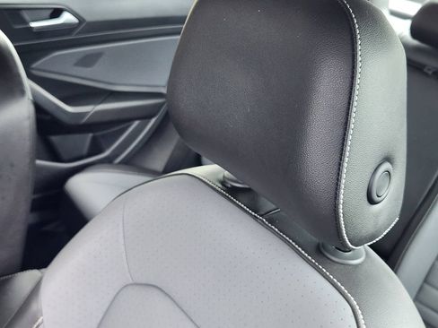 Certified 2025 Volkswagen Jetta SE FWD image 17