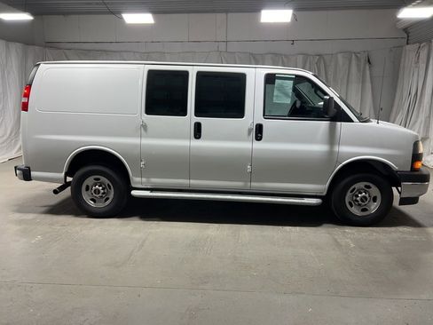 Used 2023 GMC Savana 2500 w/ Driver Convenience Package image 8