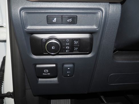 Used 2024 Ford Expedition Limited image 26