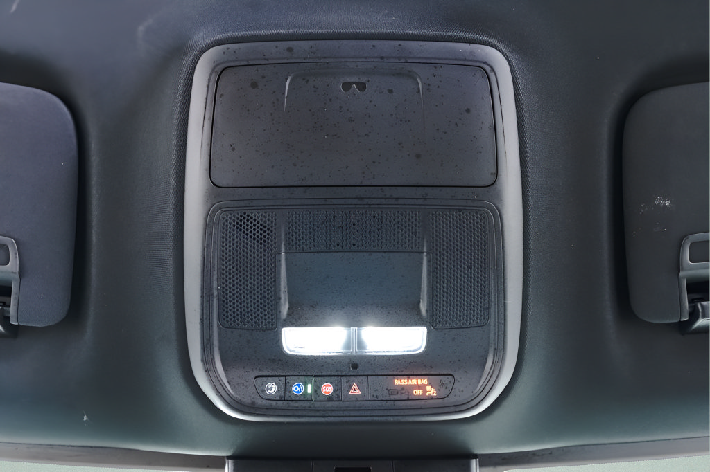 Used 2026 Chevrolet Traverse LT FWD image 19