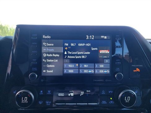 Used 2022 Toyota Highlander XLE image 42