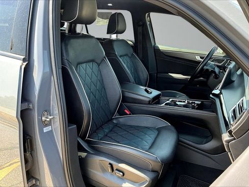 Used 2024 Volkswagen Atlas Cross Sport SEL Premium R-Line AWD/4WD image 31
