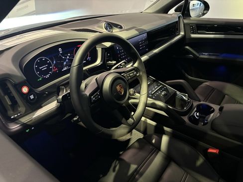 Certified 2026 Porsche Cayenne Coupe image 4