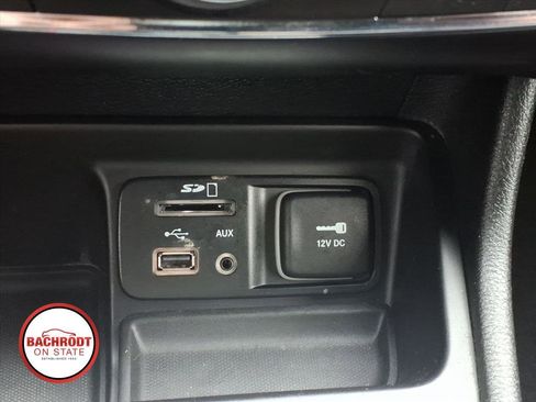 Used 2018 Jeep Cherokee Latitude Plus FWD image 12