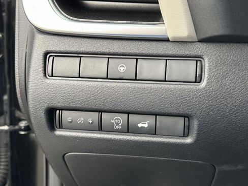 Used 2023 Nissan Rogue SV w/ SV Premium B Package image 27