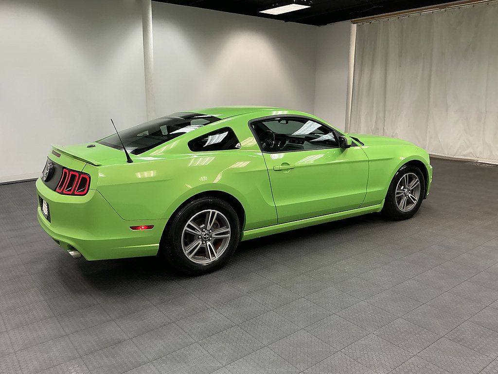 Used 2013 Ford Mustang Premium RWD image 5