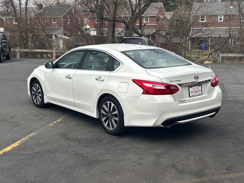 Used 2017 Nissan Altima 2.5 SL w/ 2.5 Technology Package image 5